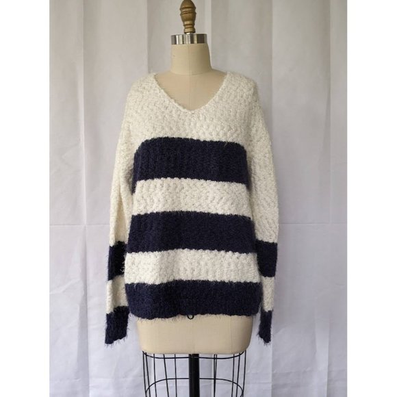 Knox Rose Sweaters - Women's Knox Rose V Neck Eyelash Sweater Size Medium White Blue Stripe Boho NEW